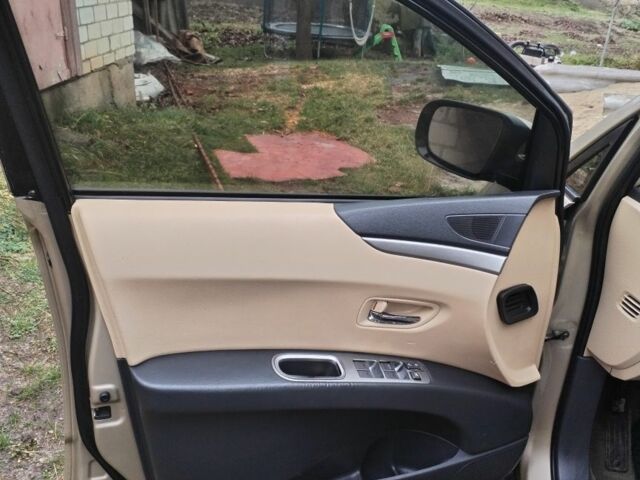 Бежевий Субару Трібека, об'ємом двигуна 3 л та пробігом 229 тис. км за 6900 $, фото 15 на Automoto.ua