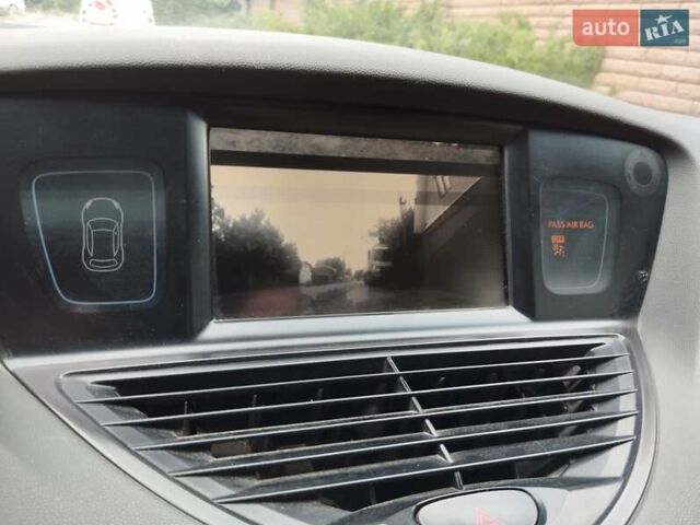 Желтый Субару Трибека, объемом двигателя 3 л и пробегом 106 тыс. км за 8700 $, фото 18 на Automoto.ua