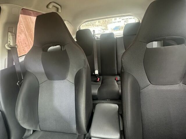 Серый Субару Трибека, объемом двигателя 1.5 л и пробегом 900 тыс. км за 6000 $, фото 4 на Automoto.ua