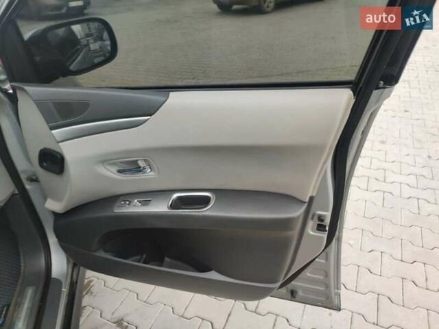 Сірий Субару Трібека, об'ємом двигуна 3 л та пробігом 239 тис. км за 4750 $, фото 30 на Automoto.ua