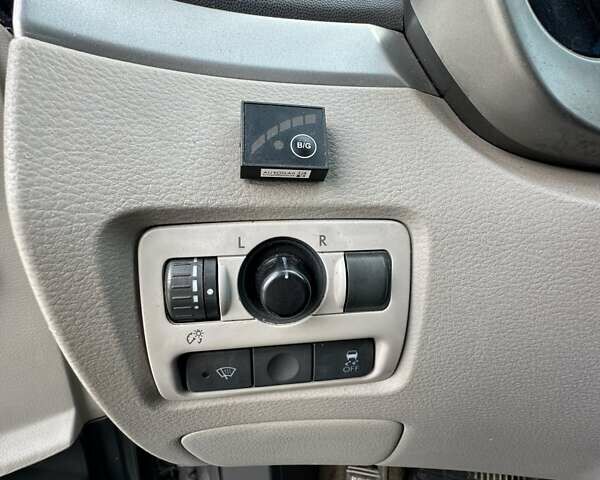 Сірий Субару Трібека, об'ємом двигуна 3 л та пробігом 226 тис. км за 6000 $, фото 26 на Automoto.ua