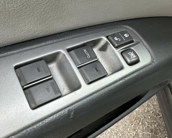 Сірий Субару Трібека, об'ємом двигуна 3 л та пробігом 226 тис. км за 6000 $, фото 21 на Automoto.ua