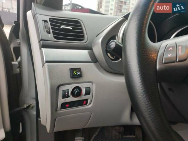 Сірий Субару Трібека, об'ємом двигуна 3 л та пробігом 239 тис. км за 4750 $, фото 22 на Automoto.ua