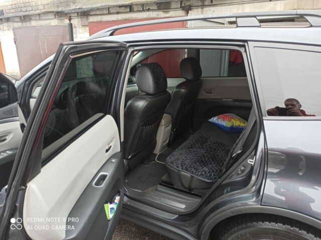 Серый Субару Трибека, объемом двигателя 3.6 л и пробегом 170 тыс. км за 9000 $, фото 5 на Automoto.ua