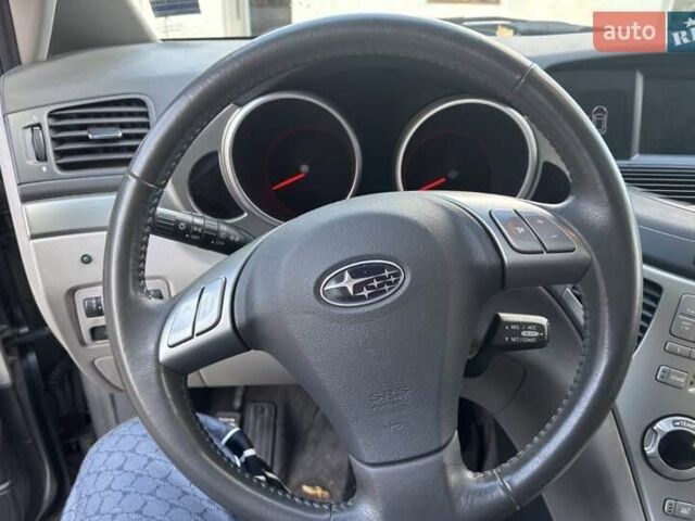 Серый Субару Трибека, объемом двигателя 3 л и пробегом 74 тыс. км за 6964 $, фото 5 на Automoto.ua