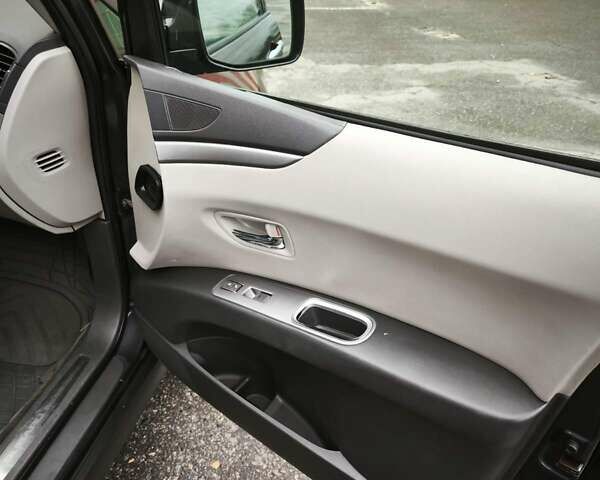 Серый Субару Трибека, объемом двигателя 3.6 л и пробегом 257 тыс. км за 8500 $, фото 6 на Automoto.ua