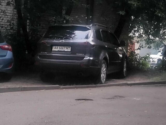 Серый Субару Трибека, объемом двигателя 3.6 л и пробегом 240 тыс. км за 8000 $, фото 6 на Automoto.ua