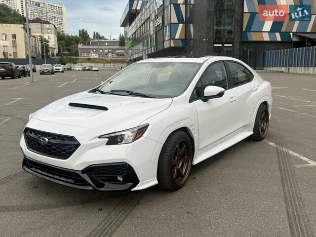 Белый Субару ВРХ, объемом двигателя 2.39 л и пробегом 27 тыс. км за 25000 $, фото 2 на Automoto.ua
