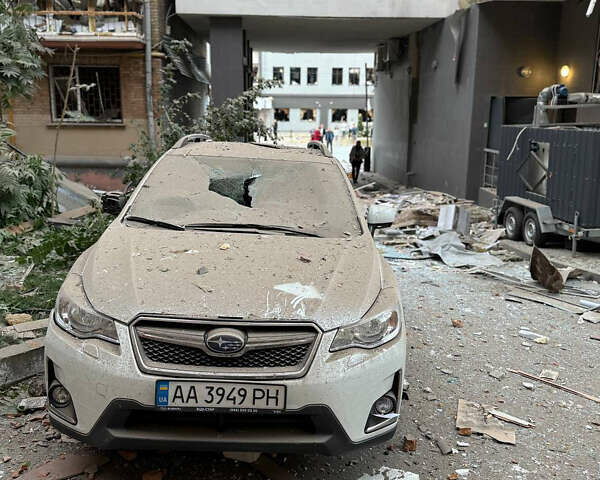 Білий Субару ХВ, об'ємом двигуна 2 л та пробігом 75 тис. км за 12500 $, фото 8 на Automoto.ua