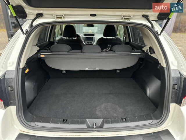 Білий Субару ХВ, об'ємом двигуна 2 л та пробігом 134 тис. км за 16500 $, фото 4 на Automoto.ua