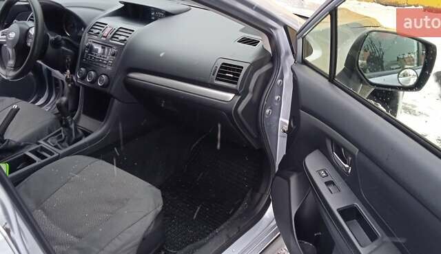 Серый Субару ХВ, объемом двигателя 2 л и пробегом 190 тыс. км за 10000 $, фото 6 на Automoto.ua