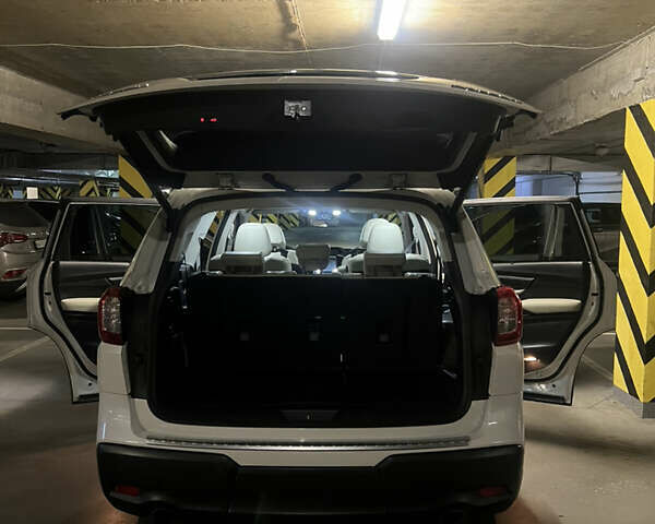 Белый Субару Ascent, объемом двигателя 2.39 л и пробегом 90 тыс. км за 24200 $, фото 7 на Automoto.ua