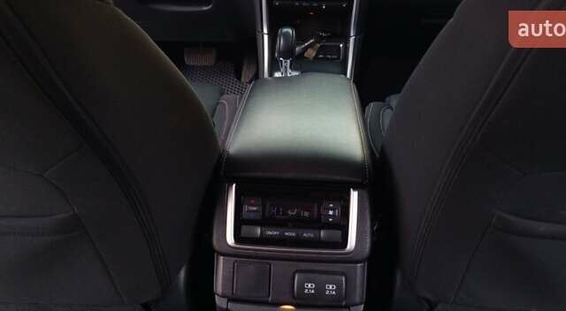 Сірий Субару Ascent, об'ємом двигуна 2.39 л та пробігом 125 тис. км за 17000 $, фото 38 на Automoto.ua