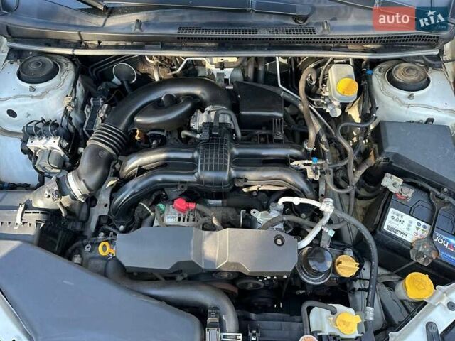 Белый Субару Crosstrek, объемом двигателя 2 л и пробегом 210 тыс. км за 12500 $, фото 6 на Automoto.ua