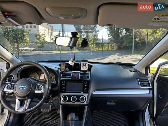 Белый Субару Crosstrek, объемом двигателя 2 л и пробегом 210 тыс. км за 12500 $, фото 4 на Automoto.ua