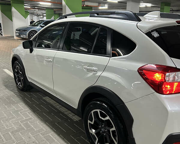 Белый Субару Crosstrek, объемом двигателя 2 л и пробегом 159 тыс. км за 13000 $, фото 4 на Automoto.ua