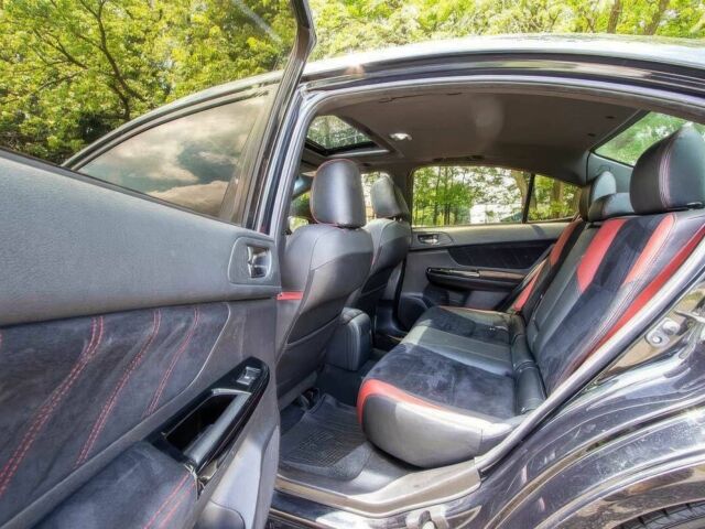 Черный Субару Impreza WRX, объемом двигателя 2.5 л и пробегом 56 тыс. км за 12000 $, фото 14 на Automoto.ua