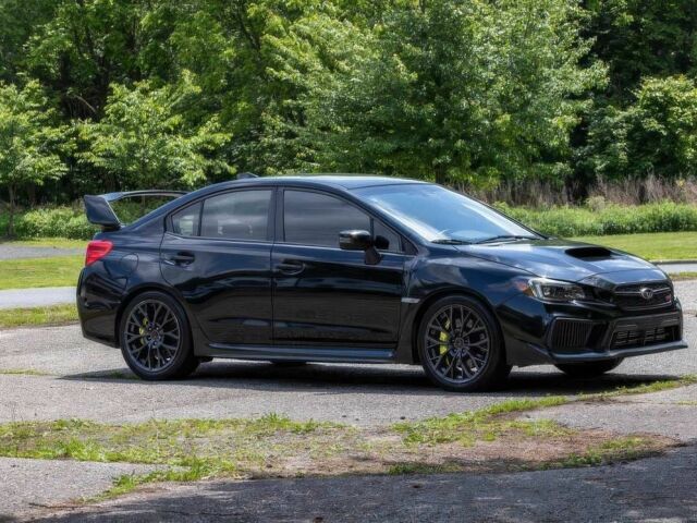 Черный Субару Impreza WRX, объемом двигателя 2.5 л и пробегом 56 тыс. км за 12000 $, фото 1 на Automoto.ua