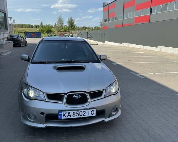 Серый Субару Impreza WRX, объемом двигателя 2.5 л и пробегом 240 тыс. км за 5600 $, фото 1 на Automoto.ua