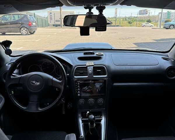 Серый Субару Impreza WRX, объемом двигателя 2.5 л и пробегом 240 тыс. км за 5600 $, фото 7 на Automoto.ua