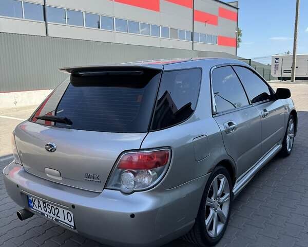 Серый Субару Impreza WRX, объемом двигателя 2.5 л и пробегом 240 тыс. км за 5600 $, фото 4 на Automoto.ua