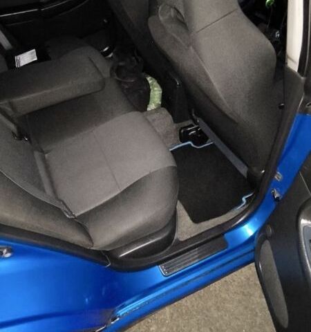 Синий Субару Impreza WRX, объемом двигателя 2 л и пробегом 235 тыс. км за 7500 $, фото 6 на Automoto.ua