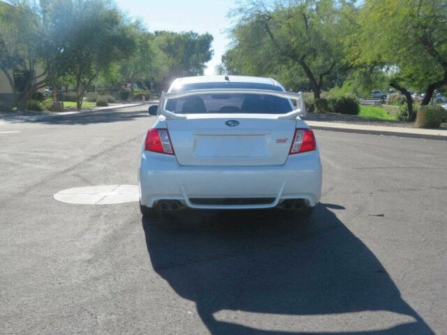 Белый Субару Импреза ВРХ СТИ, объемом двигателя 2.5 л и пробегом 81 тыс. км за 7600 $, фото 4 на Automoto.ua