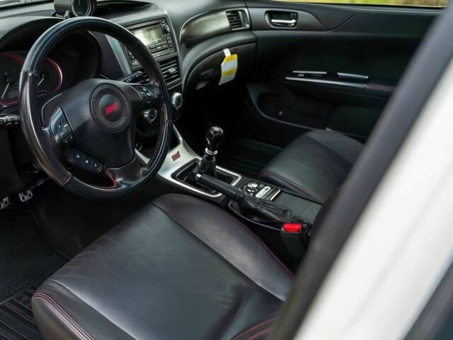 Білий Субару Імпреза ВРХ СТІ, об'ємом двигуна 2.5 л та пробігом 83 тис. км за 3100 $, фото 9 на Automoto.ua