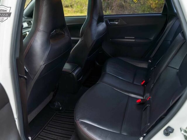 Білий Субару Імпреза ВРХ СТІ, об'ємом двигуна 2.5 л та пробігом 83 тис. км за 3100 $, фото 11 на Automoto.ua