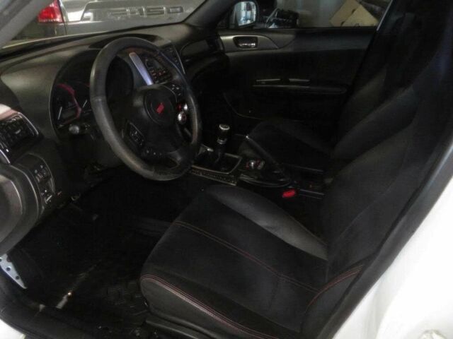 Белый Субару Импреза ВРХ СТИ, объемом двигателя 2.5 л и пробегом 81 тыс. км за 7600 $, фото 7 на Automoto.ua