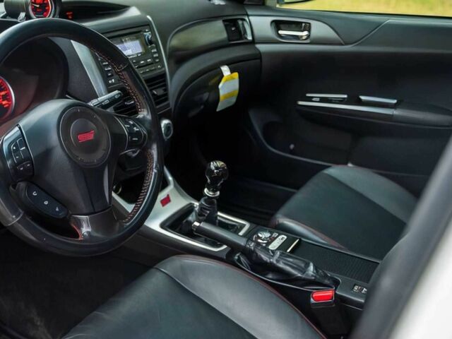 Білий Субару Імпреза ВРХ СТІ, об'ємом двигуна 2.5 л та пробігом 83 тис. км за 3100 $, фото 10 на Automoto.ua