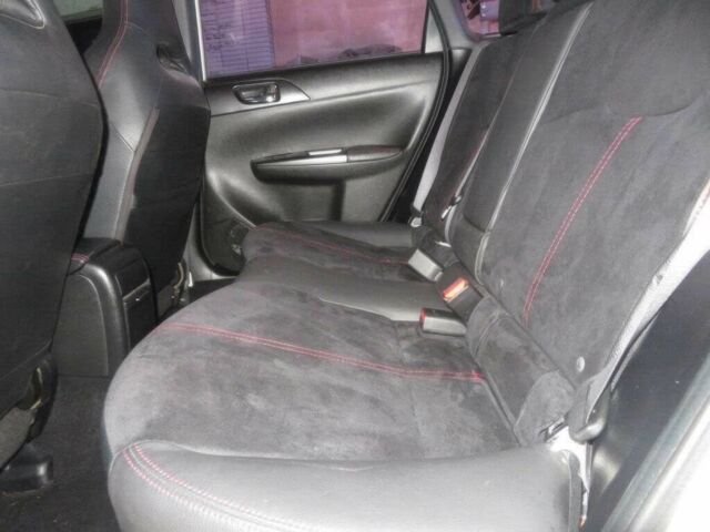 Белый Субару Импреза ВРХ СТИ, объемом двигателя 2.5 л и пробегом 81 тыс. км за 7600 $, фото 9 на Automoto.ua