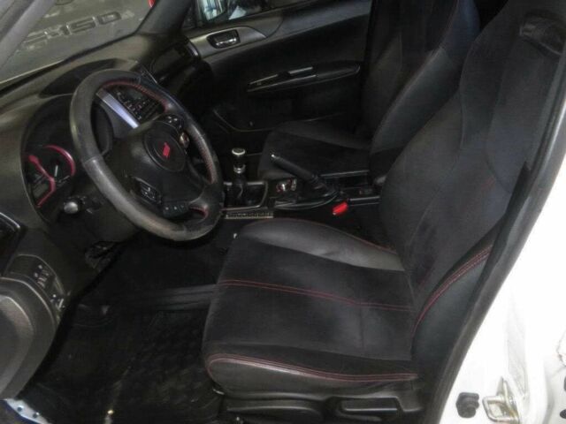 Белый Субару Импреза ВРХ СТИ, объемом двигателя 2.5 л и пробегом 81 тыс. км за 7600 $, фото 8 на Automoto.ua