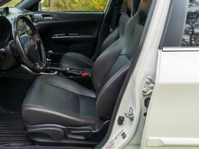 Білий Субару Імпреза ВРХ СТІ, об'ємом двигуна 2.5 л та пробігом 83 тис. км за 3100 $, фото 8 на Automoto.ua