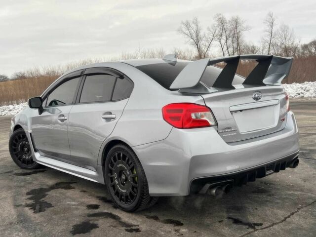 Серый Субару Импреза ВРХ СТИ, объемом двигателя 2.5 л и пробегом 35 тыс. км за 13000 $, фото 2 на Automoto.ua