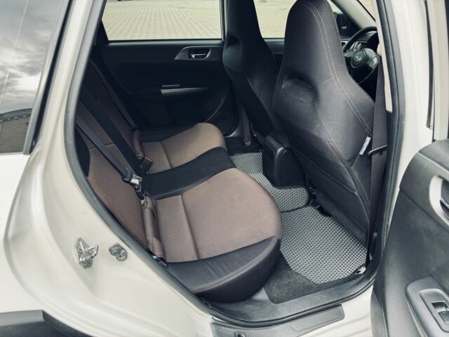 Белый Субару Impreza XV, объемом двигателя 2 л и пробегом 240 тыс. км за 9999 $, фото 7 на Automoto.ua