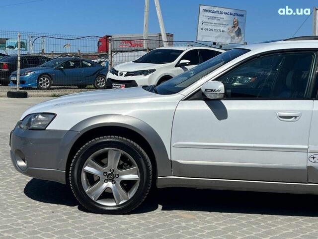Белый Субару Legacy Outback, объемом двигателя 3 л и пробегом 275 тыс. км за 7590 $, фото 4 на Automoto.ua
