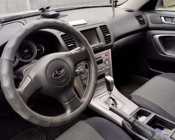 Серый Субару Legacy Outback, объемом двигателя 2.5 л и пробегом 227 тыс. км за 6450 $, фото 8 на Automoto.ua