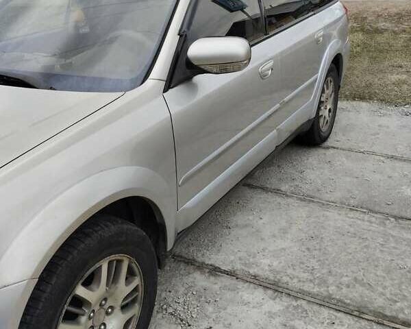 Серый Субару Legacy Outback, объемом двигателя 2.5 л и пробегом 227 тыс. км за 6450 $, фото 1 на Automoto.ua