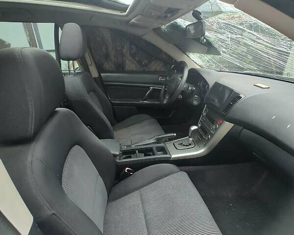 Сірий Субару Legacy Outback, об'ємом двигуна 2.5 л та пробігом 240 тис. км за 2850 $, фото 2 на Automoto.ua