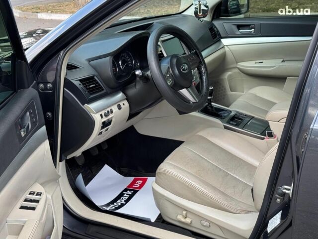 Сірий Субару Legacy Outback, об'ємом двигуна 2 л та пробігом 257 тис. км за 8990 $, фото 12 на Automoto.ua