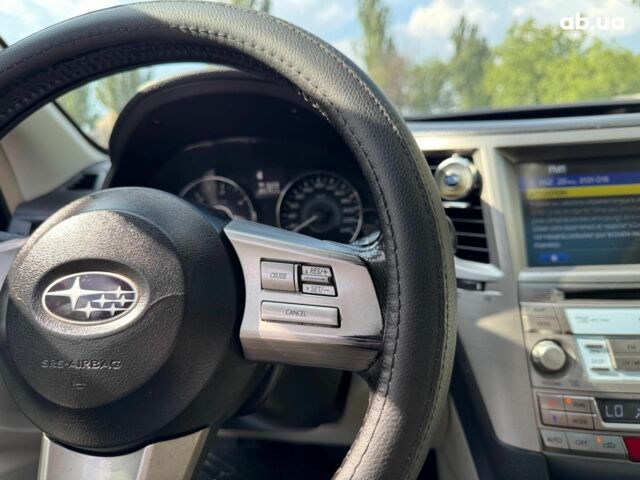 Сірий Субару Legacy Outback, об'ємом двигуна 2 л та пробігом 257 тис. км за 8990 $, фото 27 на Automoto.ua