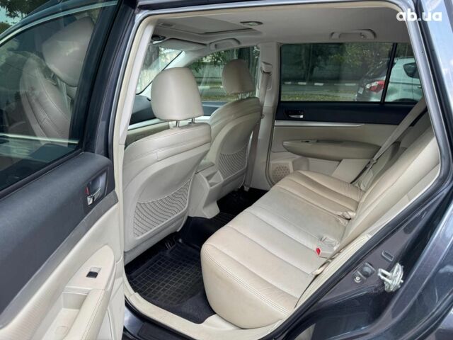 Сірий Субару Legacy Outback, об'ємом двигуна 2 л та пробігом 257 тис. км за 8990 $, фото 13 на Automoto.ua