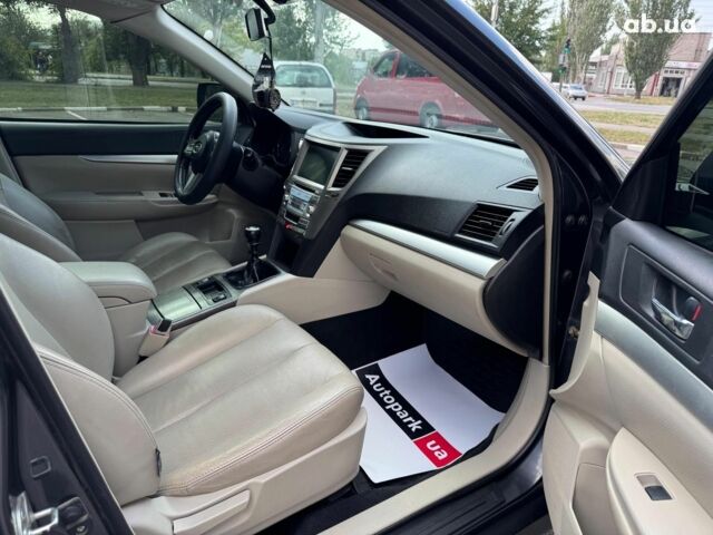 Сірий Субару Legacy Outback, об'ємом двигуна 2 л та пробігом 257 тис. км за 8990 $, фото 15 на Automoto.ua