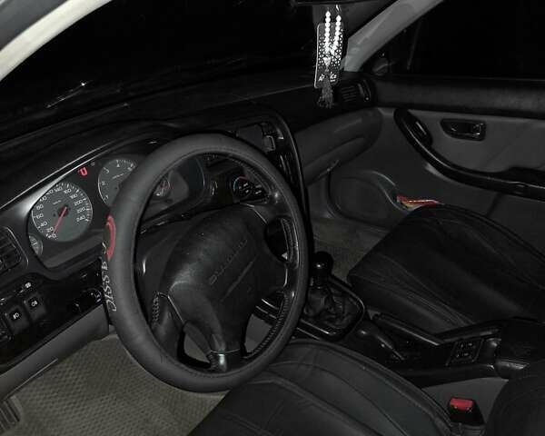 Зеленый Субару Legacy Outback, объемом двигателя 2.5 л и пробегом 250 тыс. км за 2800 $, фото 1 на Automoto.ua