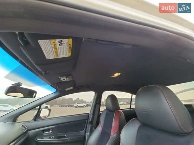 Белый Субару WRX STI, объемом двигателя 2.5 л и пробегом 129 тыс. км за 5000 $, фото 10 на Automoto.ua