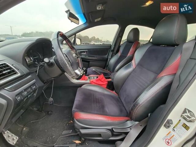 Белый Субару WRX STI, объемом двигателя 2.5 л и пробегом 129 тыс. км за 5000 $, фото 7 на Automoto.ua