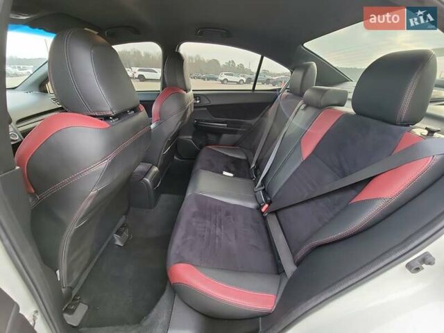 Белый Субару WRX STI, объемом двигателя 2.5 л и пробегом 129 тыс. км за 5000 $, фото 9 на Automoto.ua