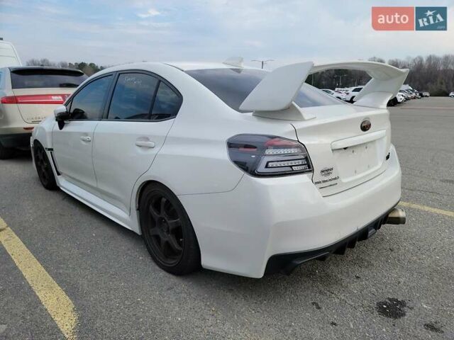 Белый Субару WRX STI, объемом двигателя 2.5 л и пробегом 129 тыс. км за 5000 $, фото 5 на Automoto.ua