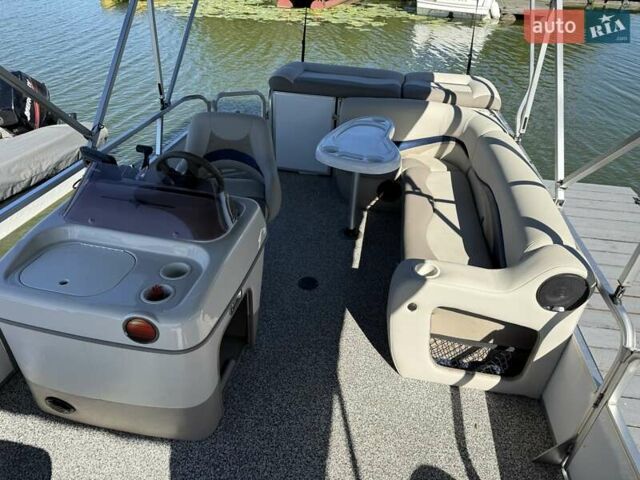 Сан Тракер Пати Барг 2007 в Киеве на Automoto.ua Белый Сан Тракер Пати Барг, объемом двигателя 0 л и пробегом 500 тыс. км за 32000 $, фото 5 на Automoto.ua